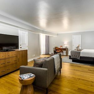 Trendy 1 King Jr Suite